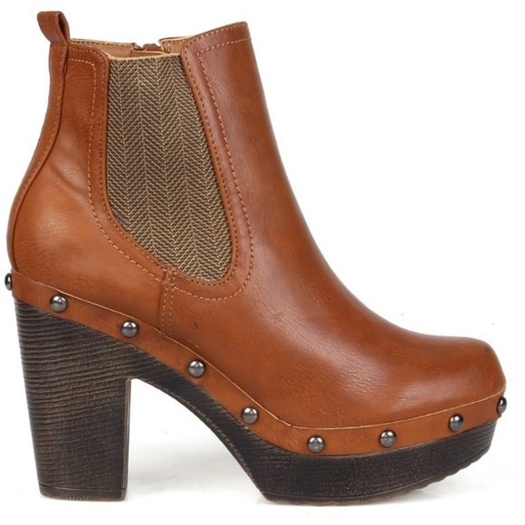 Bonita_Trendz Shoes - Studded Retro Chunky Heel Women's Clog Booties